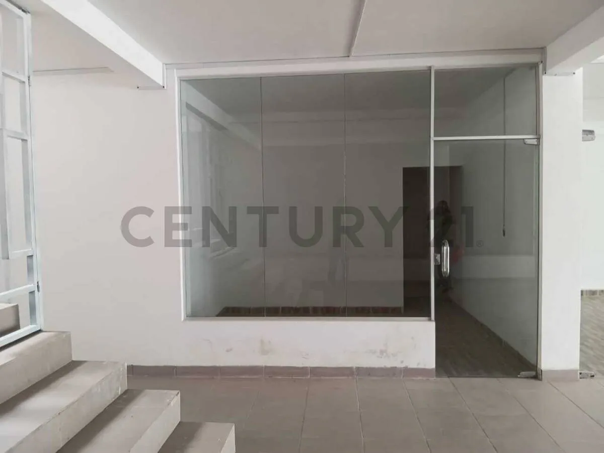 Foto 4 de Local comercial a la venta con excelente ubicación frente al lago
