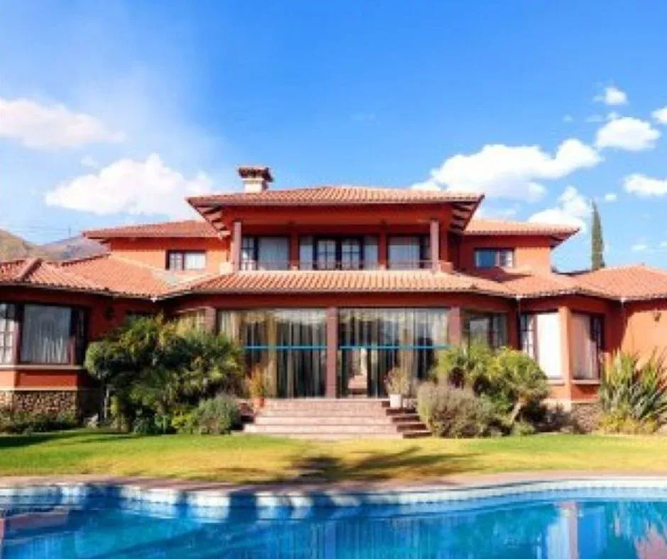 Foto 1 de Hermosa Residencia Con Piscina 5 Suites Trojes-tiquipaya