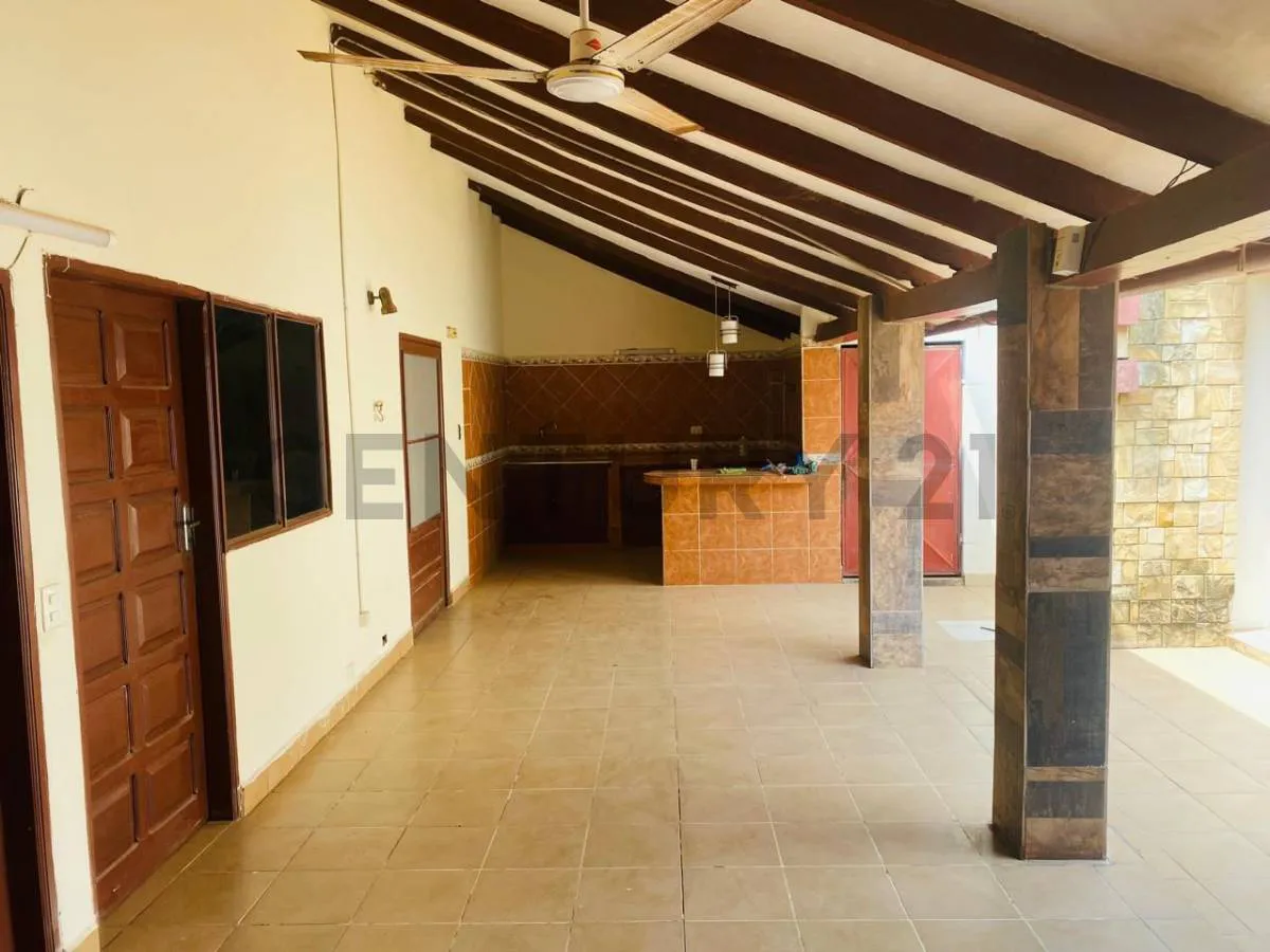 Foto 10 de ¡¡Atractiva Vivienda en Esquina, Excelente Ubicación!!