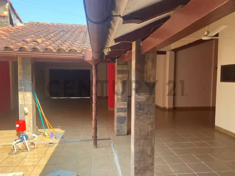 Foto 8 de ¡¡Atractiva Vivienda en Esquina, Excelente Ubicación!!