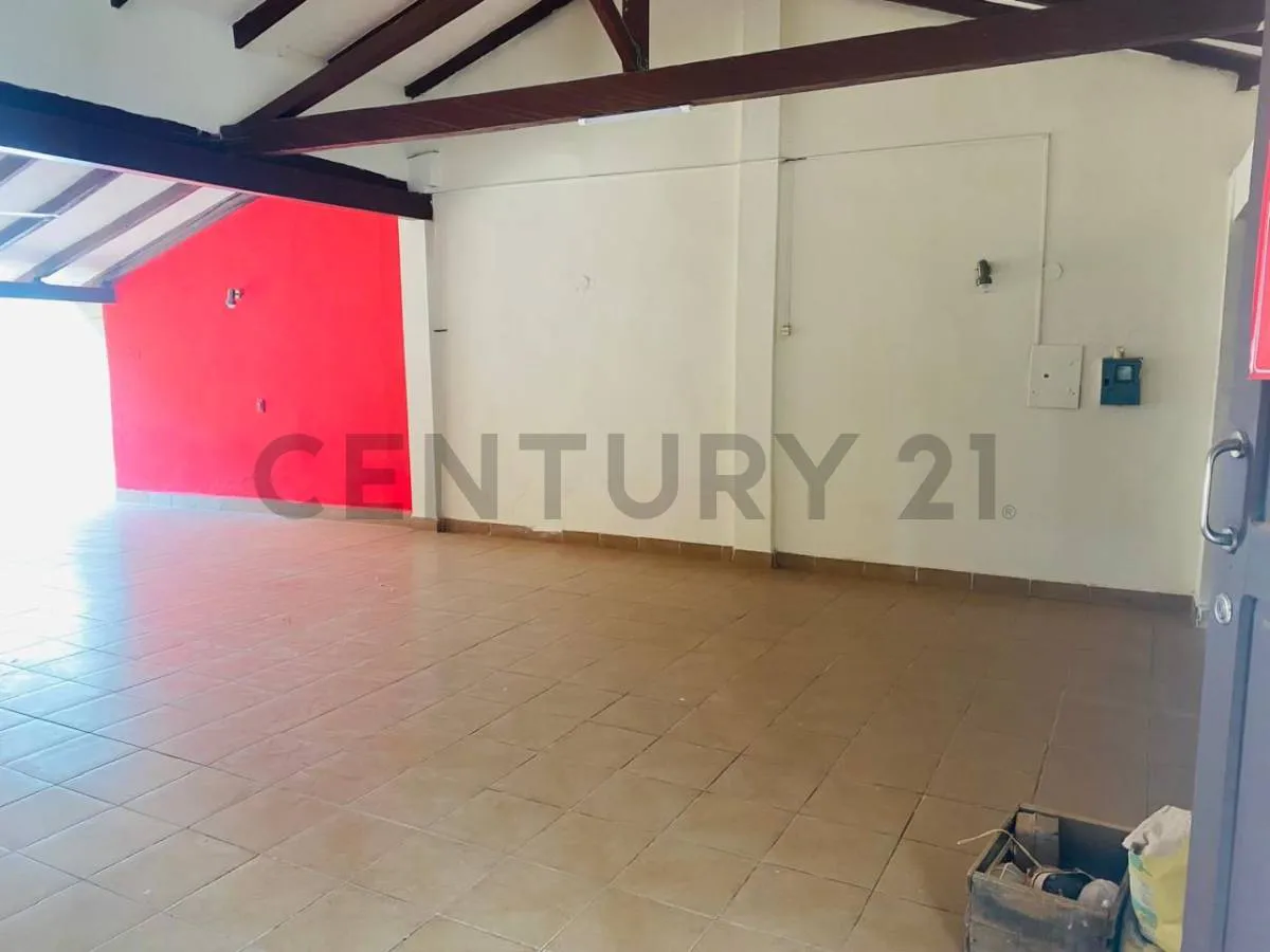 Foto 4 de ¡¡Atractiva Vivienda en Esquina, Excelente Ubicación!!