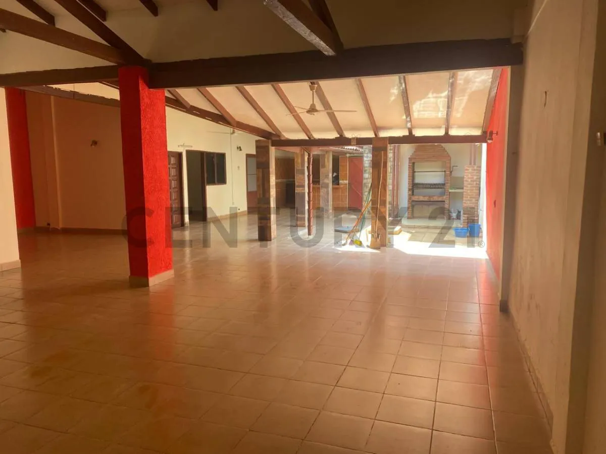 Foto 2 de ¡¡Atractiva Vivienda en Esquina, Excelente Ubicación!!