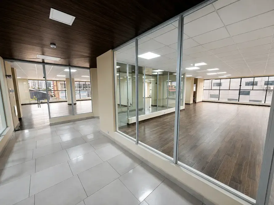 Foto 4 de Local Comercial - Sobre Av. Pando
