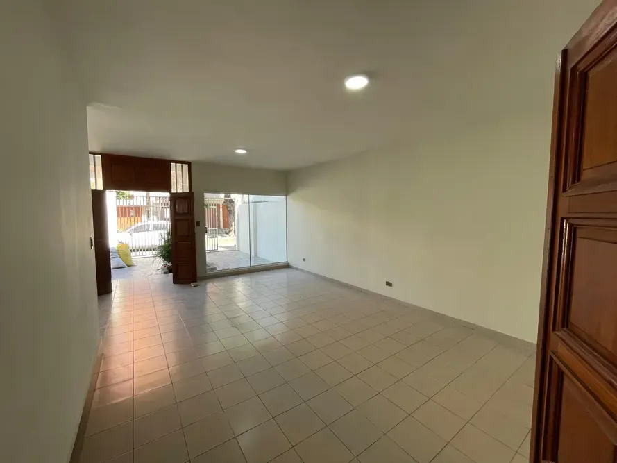 Foto 14 de Casa amplia con espacio comercial entre 1er y 2do anillo en Santa Cruz