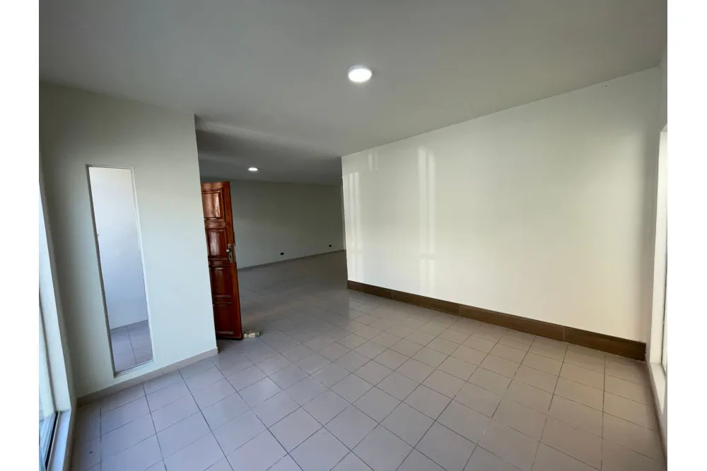 Foto 3 de Casa amplia con espacio comercial entre 1er y 2do anillo en Santa Cruz