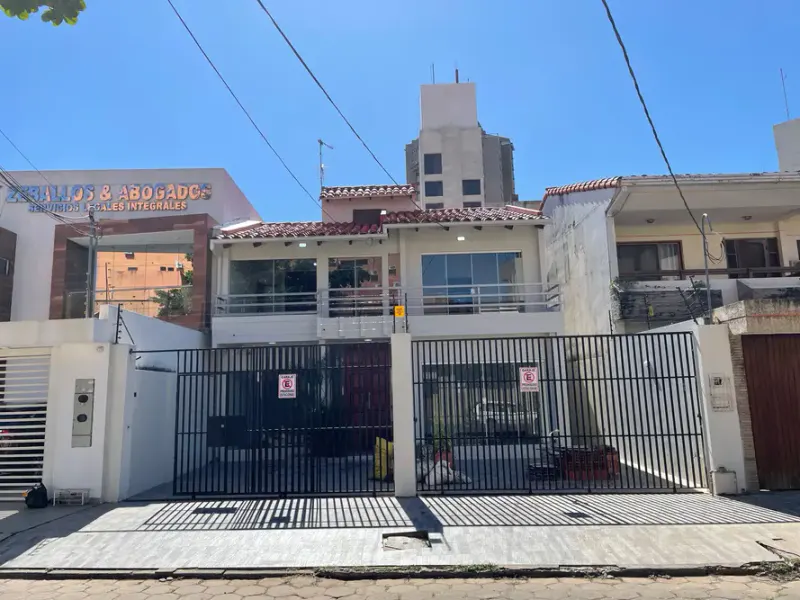 Foto 13 de Casa amplia con espacio comercial entre 1er y 2do anillo en Santa Cruz