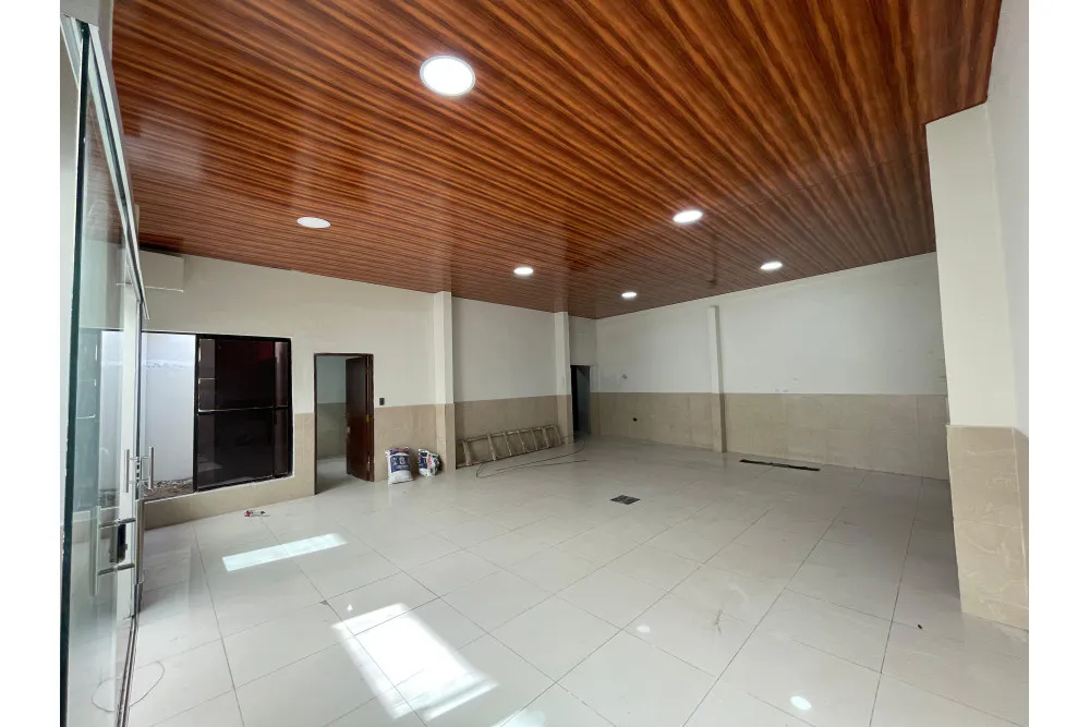 Foto 9 de Casa amplia con espacio comercial entre 1er y 2do anillo en Santa Cruz