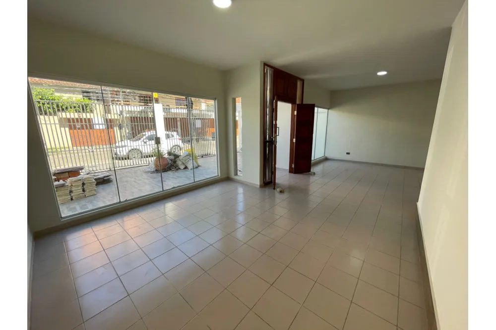 Foto 4 de Casa amplia con espacio comercial entre 1er y 2do anillo en Santa Cruz
