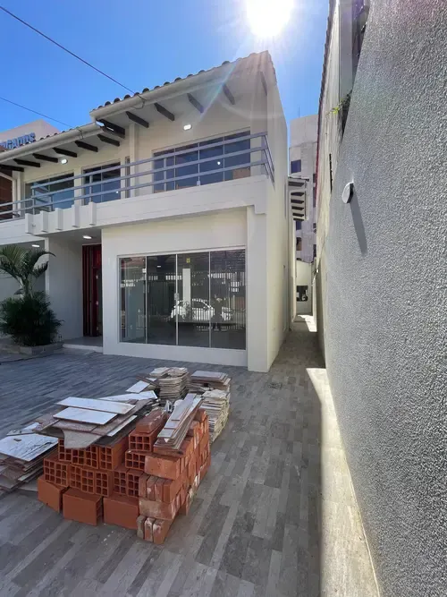 Foto 15 de Casa amplia con espacio comercial entre 1er y 2do anillo en Santa Cruz