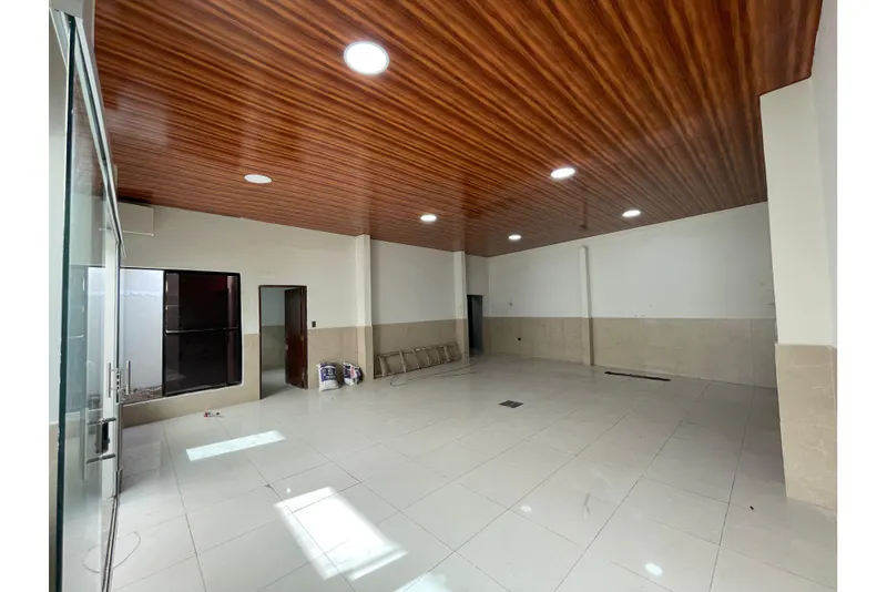 Foto 10 de Casa amplia con espacio comercial entre 1er y 2do anillo en Santa Cruz