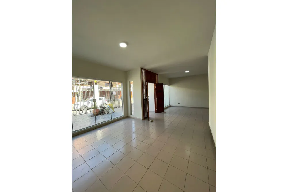 Foto 5 de Casa amplia con espacio comercial entre 1er y 2do anillo en Santa Cruz