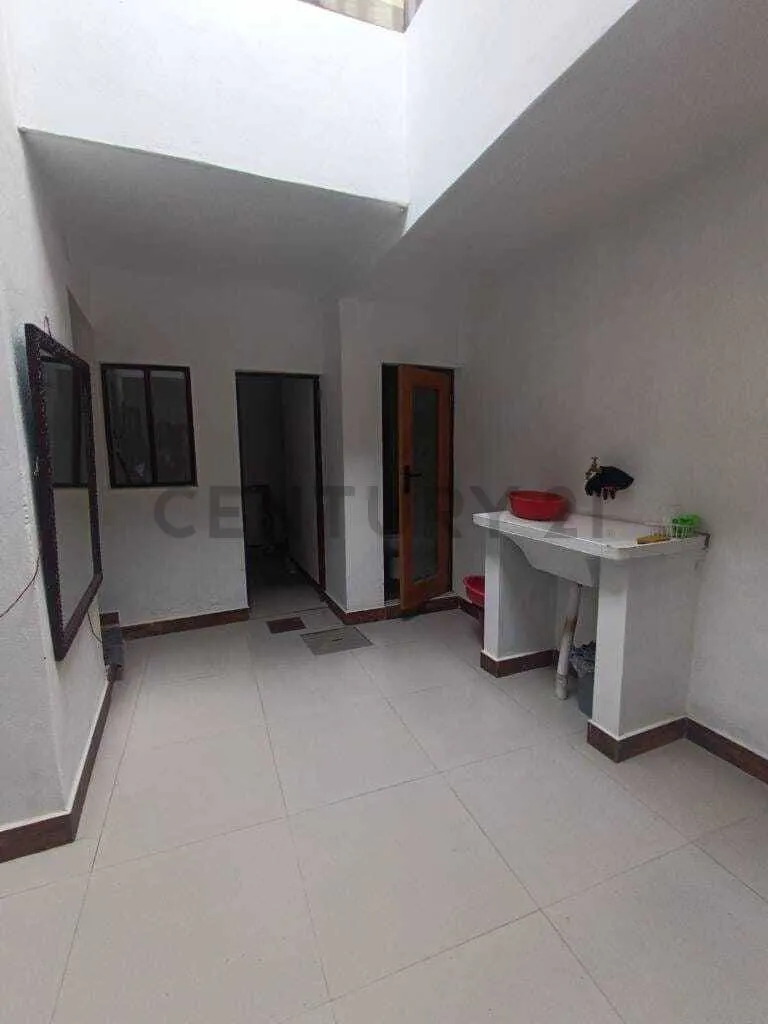 Foto 2 de Casa Interna Céntrica con Dos Unidades de Vivienda Separadas