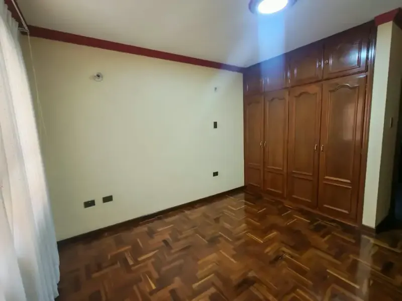 Foto 9 de Departamento en Alquiler en Planta Baja de con Amplio Jardín – Zona Mesadilla