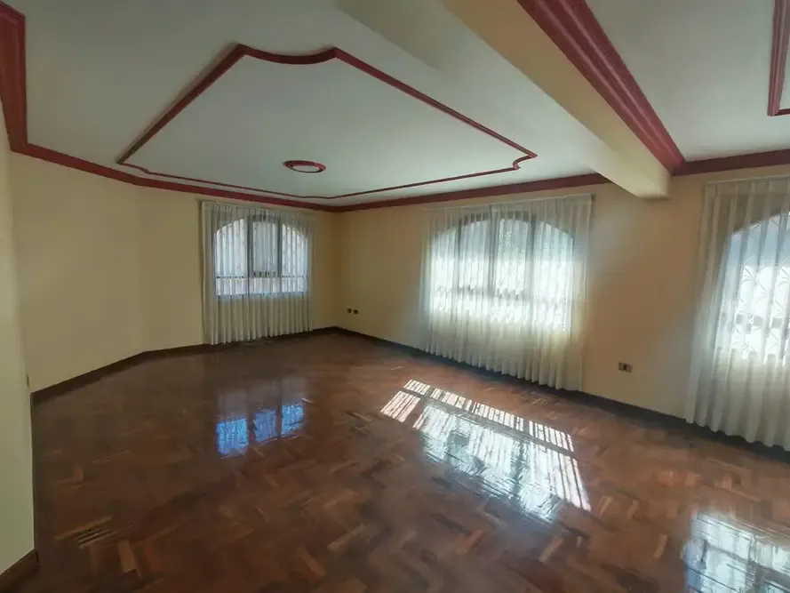 Foto 4 de Departamento en Alquiler en Planta Baja de con Amplio Jardín – Zona Mesadilla
