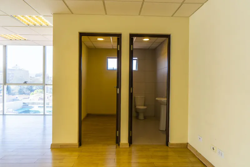 Foto 8 de Oficina en Venta en El Prado de Cochabamba - Incluye 2 Parqueos y Baulera