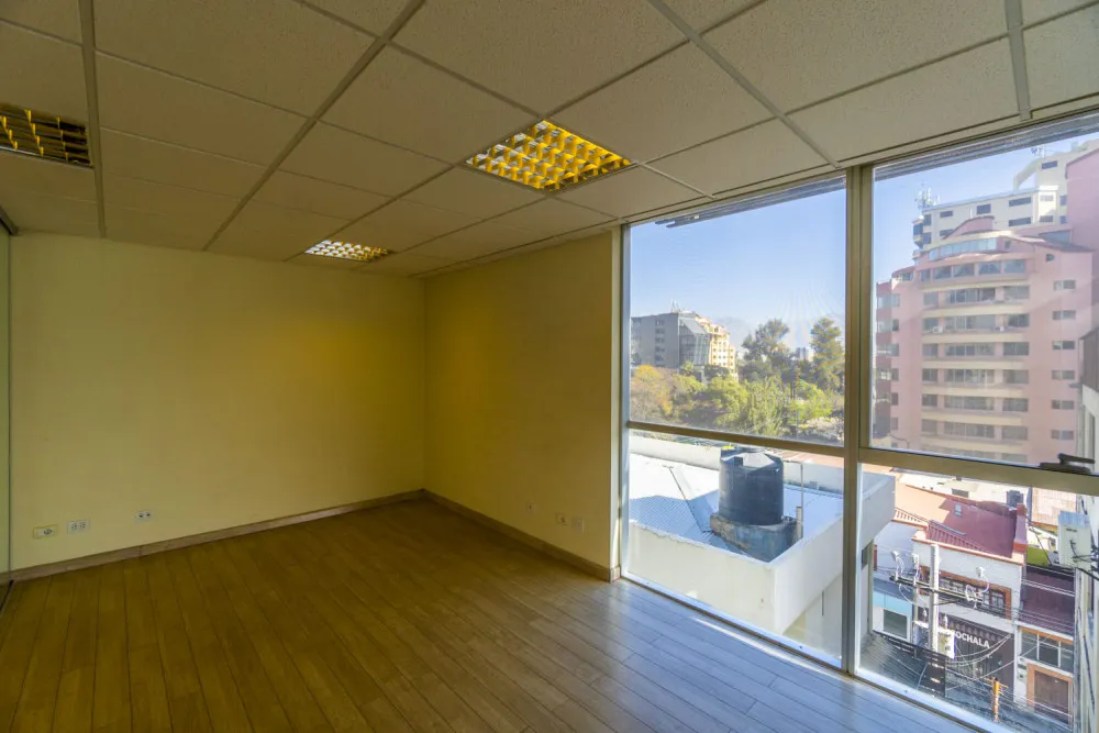 Foto 10 de Oficina en Venta en El Prado de Cochabamba - Incluye 2 Parqueos y Baulera