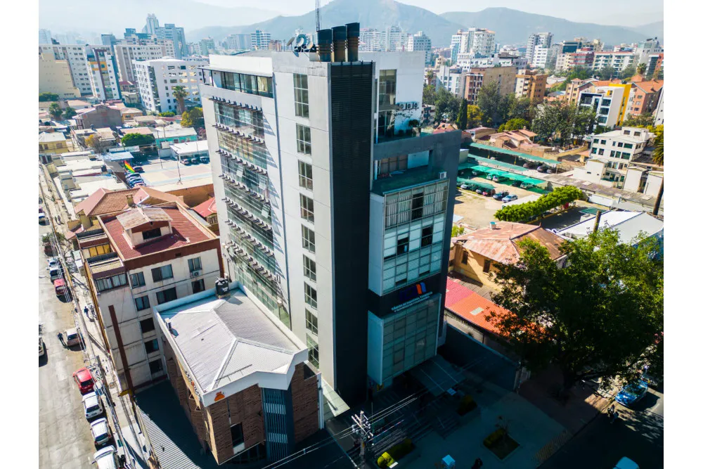 Foto 2 de Oficina en Venta en El Prado de Cochabamba - Incluye 2 Parqueos y Baulera