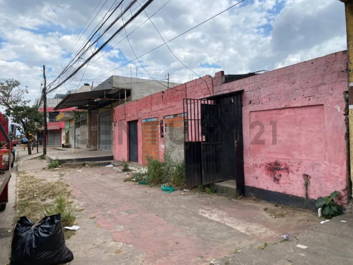 Foto 1 de Terreno en Alquiler Sobre Avenida Zona Comercial - para Remodelar