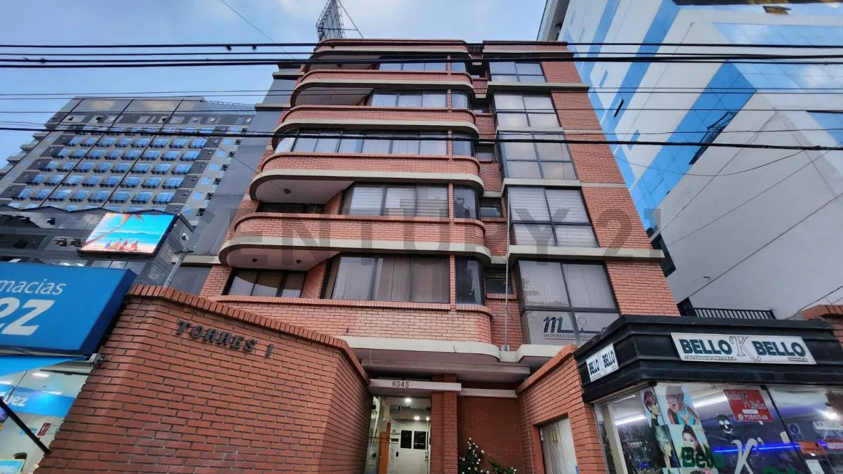 Foto 1 de Consultorio en Venta Totalmente Amoblado y Equipado – Calacoto