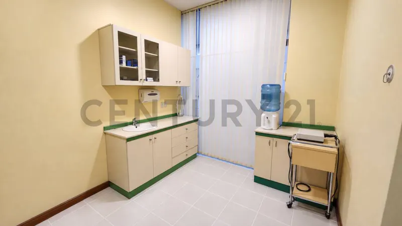 Foto 8 de Consultorio en Venta Totalmente Amoblado y Equipado – Calacoto