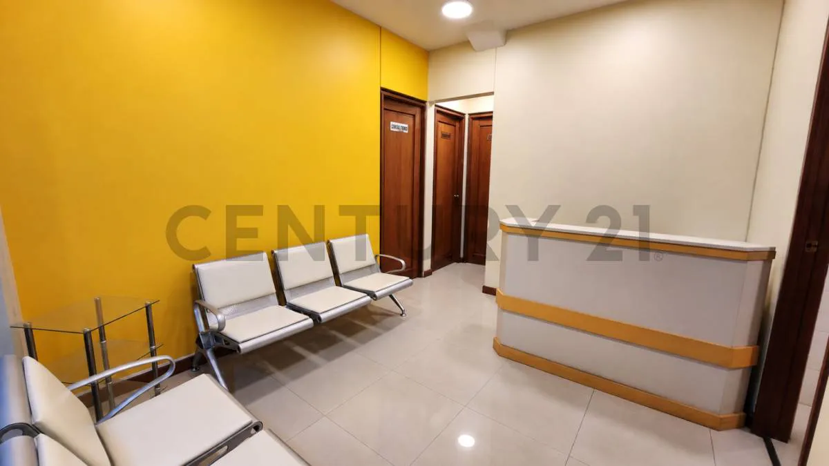Foto 4 de Consultorio en Venta Totalmente Amoblado y Equipado – Calacoto