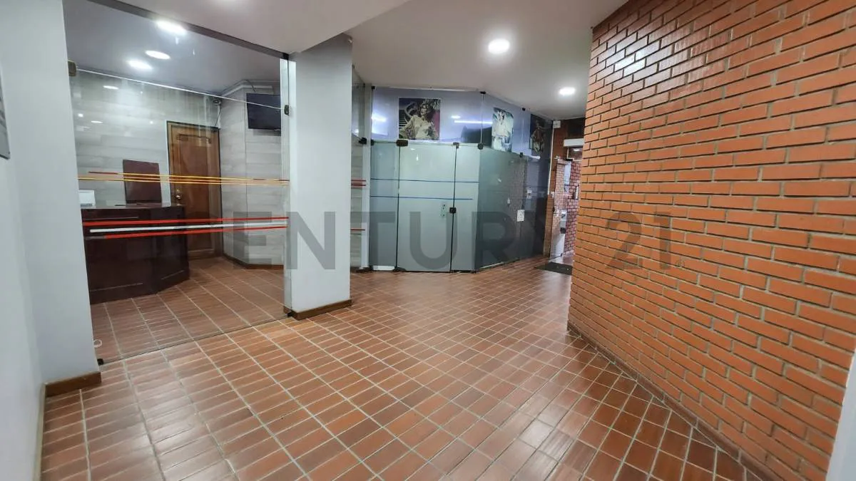 Foto 2 de Consultorio en Venta Totalmente Amoblado y Equipado – Calacoto