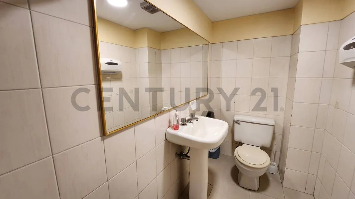 Foto 9 de Consultorio en Venta Totalmente Amoblado y Equipado – Calacoto