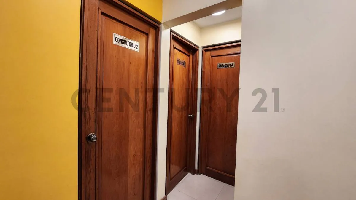 Foto 5 de Consultorio en Venta Totalmente Amoblado y Equipado – Calacoto