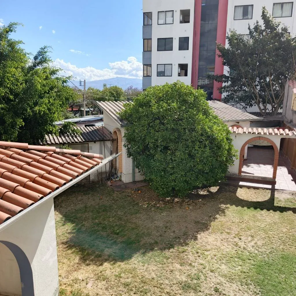 Foto 2 de Casa Comercial en Alquiler Av.Circunvalacion y Miguiel de Cervantes