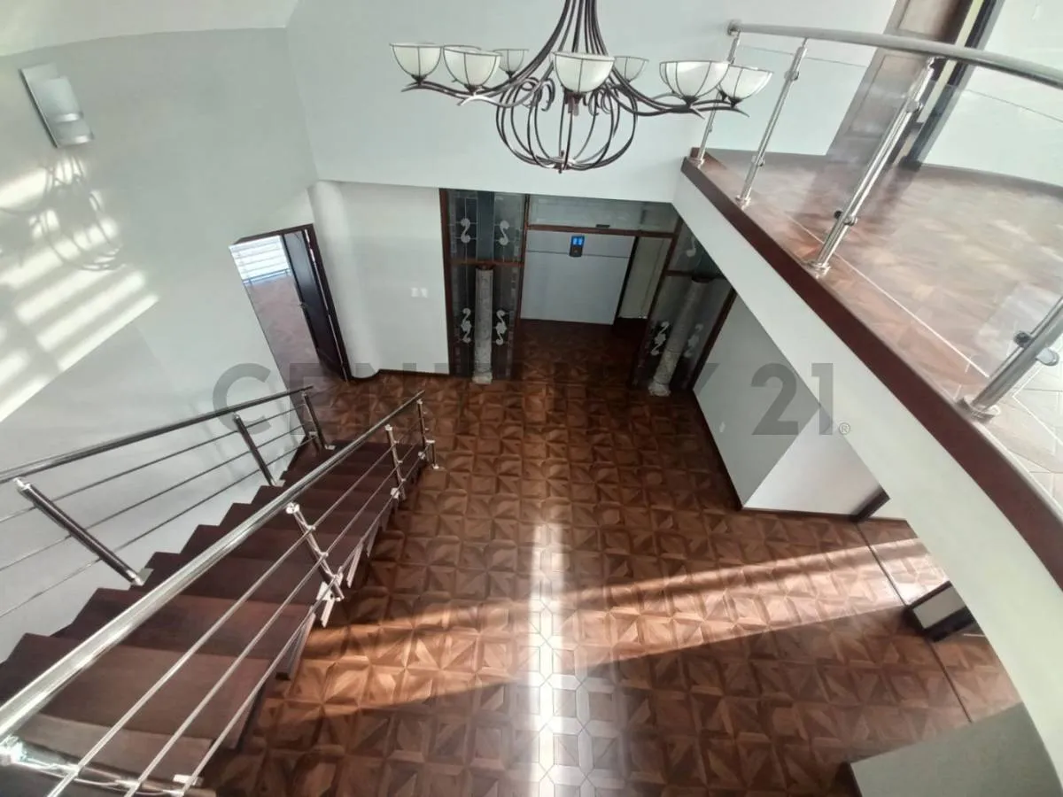 Foto 6 de Penthouse Dúplex con Hermosa Vista en Plena Avenida, Calacoto