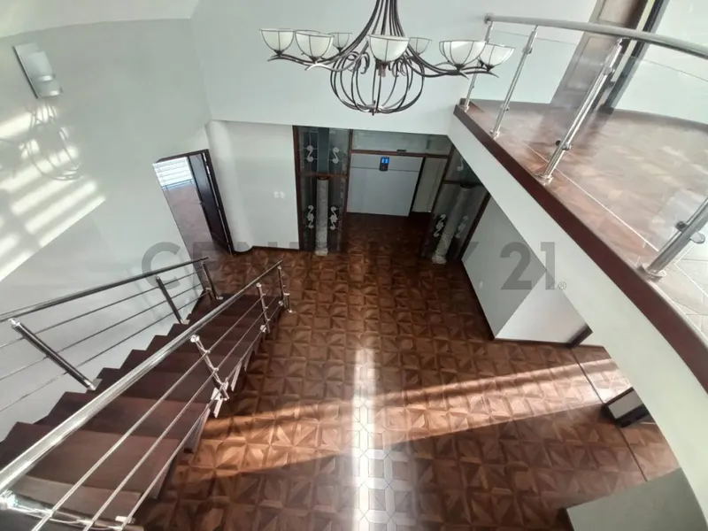 Foto 6 de Penthouse Dúplex con Hermosa Vista en Plena Avenida, Calacoto