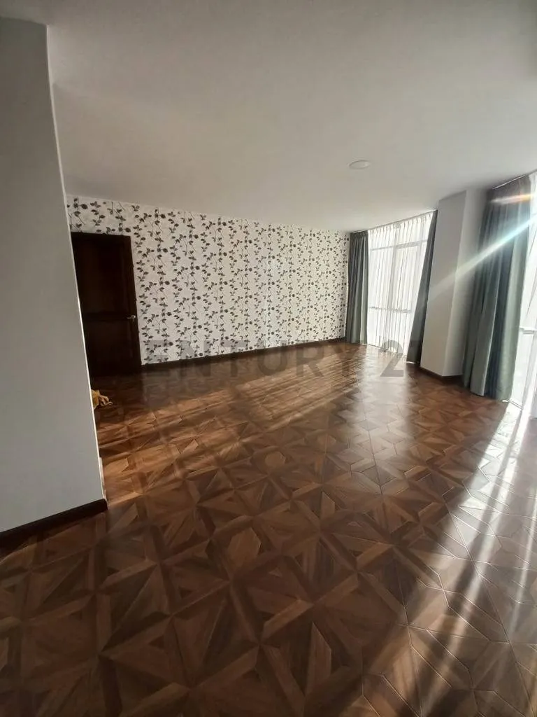 Foto 13 de Penthouse Dúplex con Hermosa Vista en Plena Avenida, Calacoto