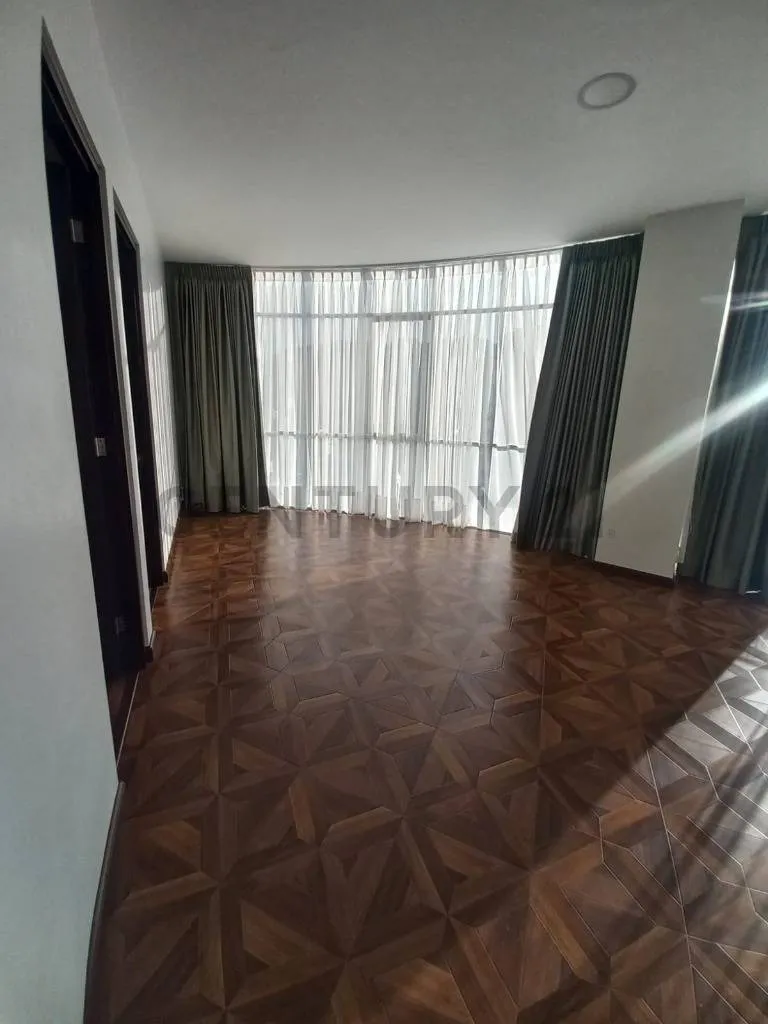 Foto 16 de Penthouse Dúplex con Hermosa Vista en Plena Avenida, Calacoto