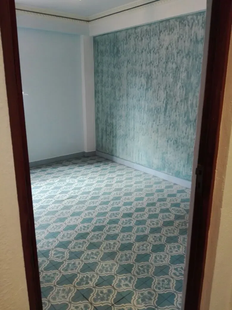 Foto 2 de vende oficina independiente con Hall y baño ducha centrico