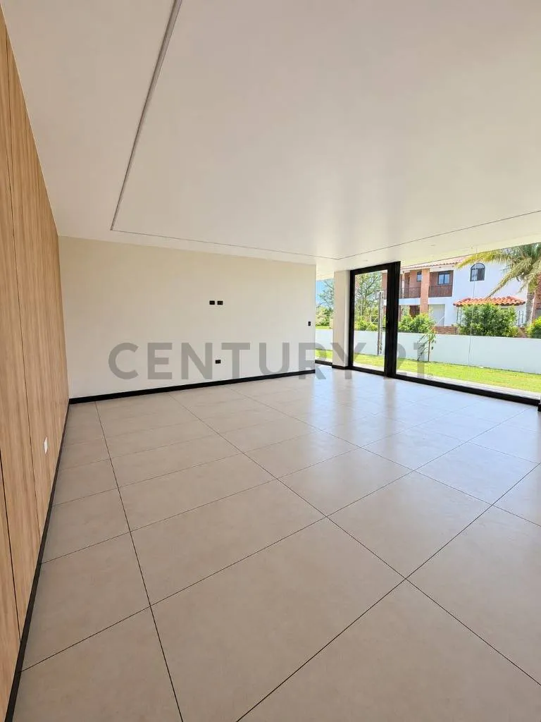 Foto 9 de Casa en Pre Venta con Piscina