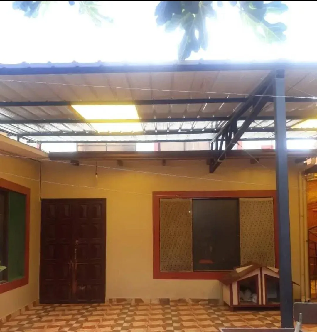 Foto 2 de Hermosa Casa en Venta de Dos Plantas en Avenida Chapare