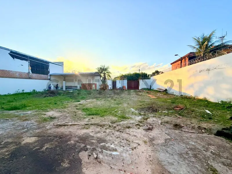 Foto 7 de Amplio Terreno en Esquina con Ambientes para Oficinas en Alquiler Zona Oeste.