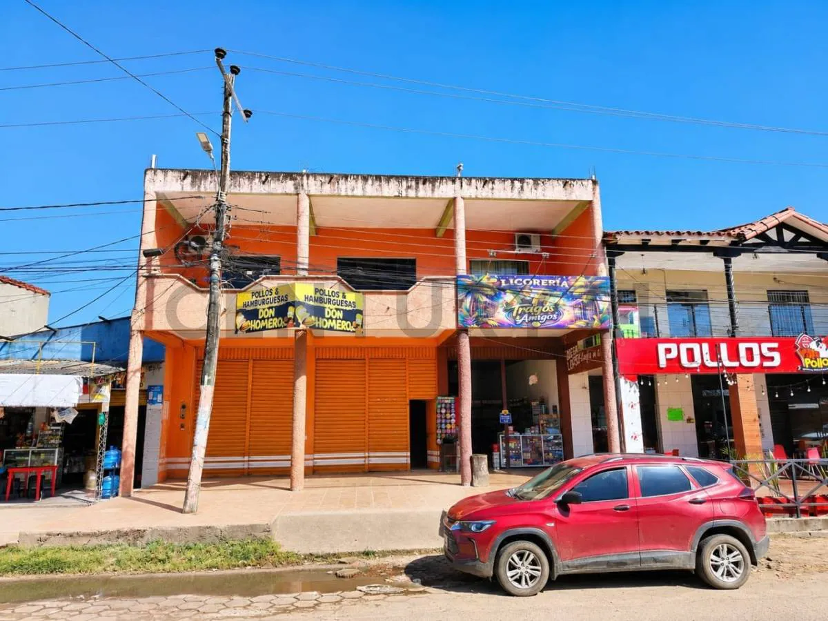 Foto 4 de Vendo Casa Comercial en Warnes Sobre Av. Principal
