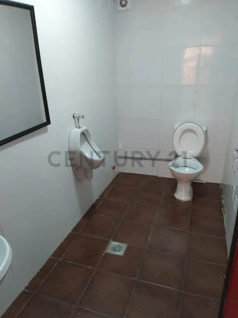 Foto 11 de Local Comercial en Alto Obrajes | Espacio Adaptable a Tu Proyecto