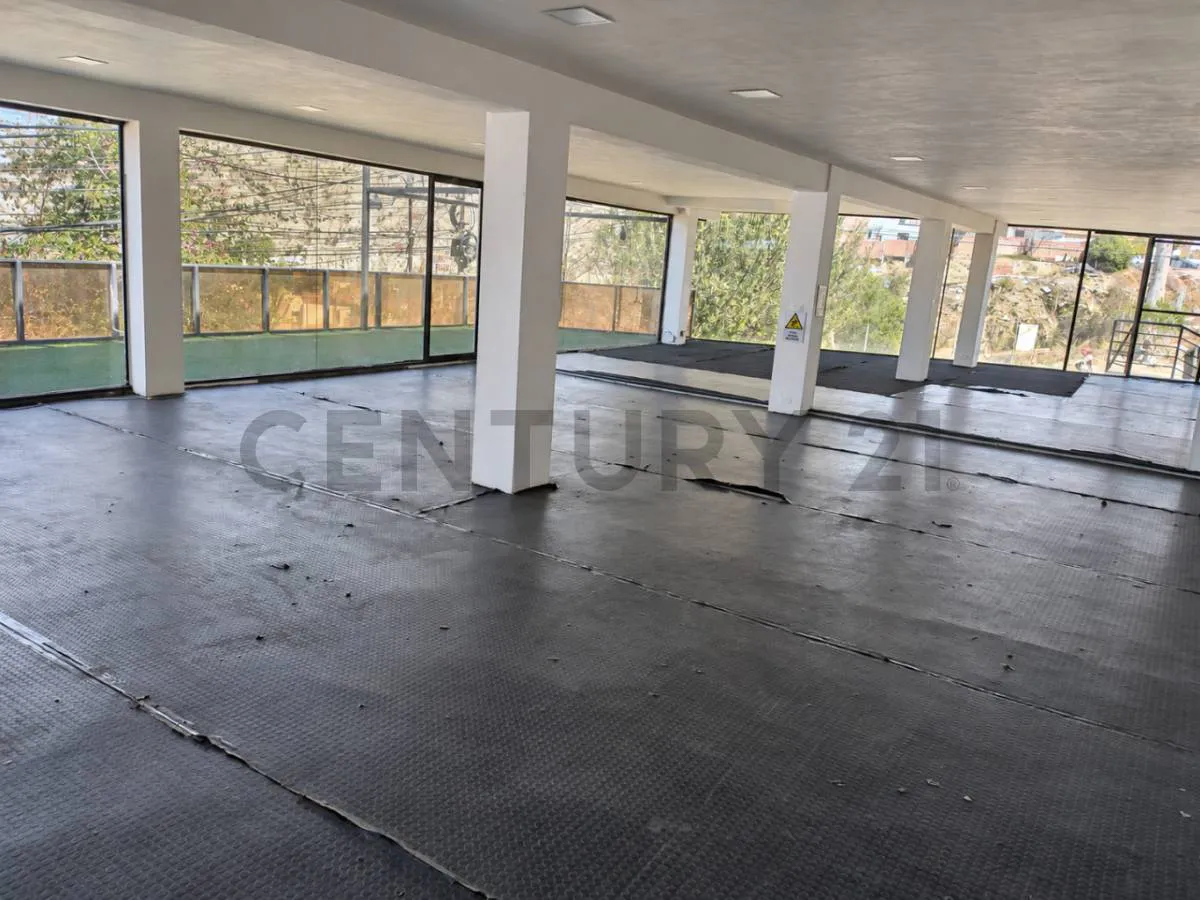 Foto 4 de Local Comercial en Alto Obrajes | Espacio Adaptable a Tu Proyecto