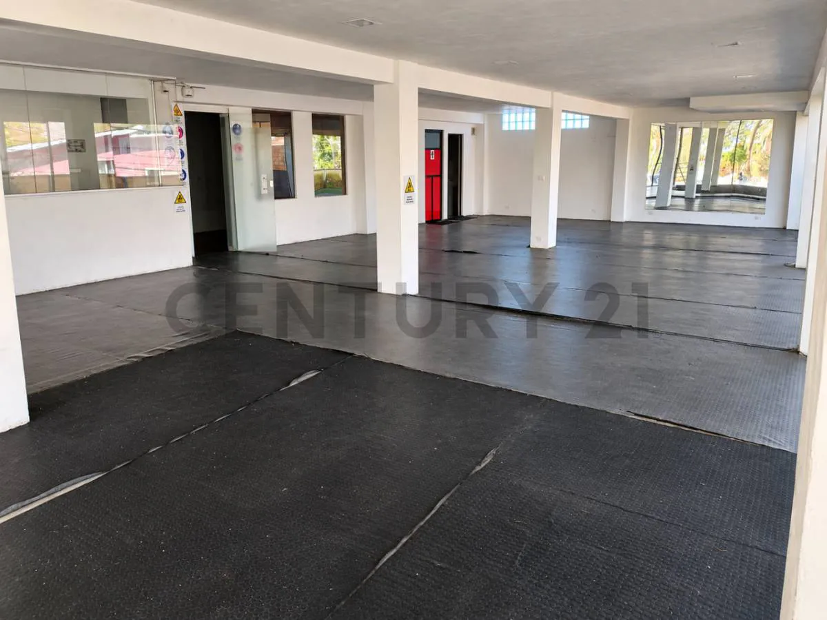 Foto 5 de Local Comercial en Alto Obrajes | Espacio Adaptable a Tu Proyecto
