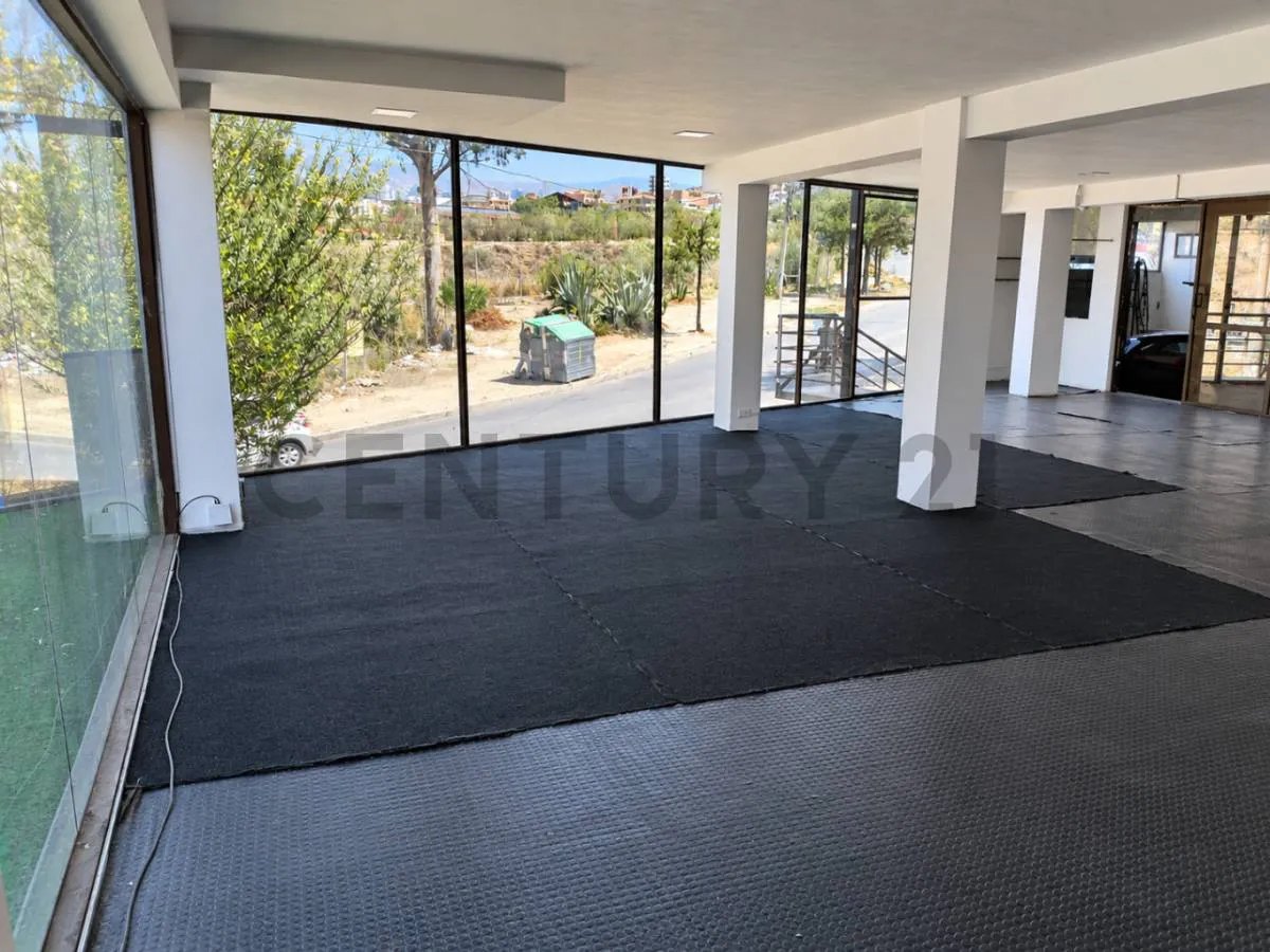 Foto 7 de Local Comercial en Alto Obrajes | Espacio Adaptable a Tu Proyecto