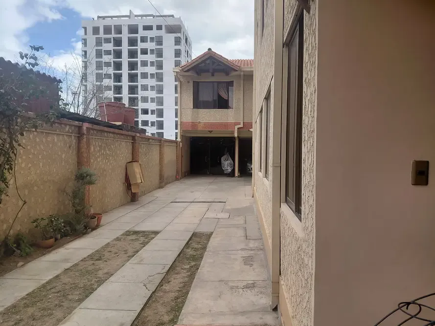 Foto 2 de Departamento en Venta de 112.87m2 con Parqueo - Z/Mayorazgo