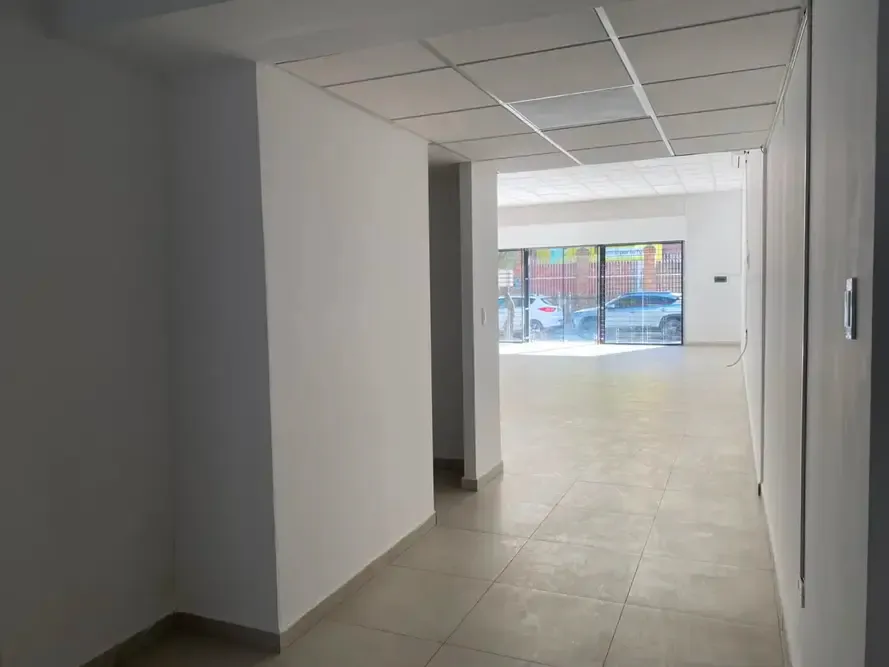 Foto 3 de Exclusivo Local Comercial en Ubicacion Estrategica - Centro de La Ciudad