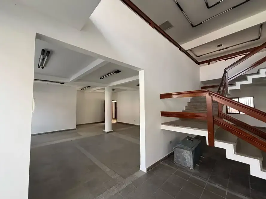 Foto 4 de Edificio Comercial en Alquiler-Montero