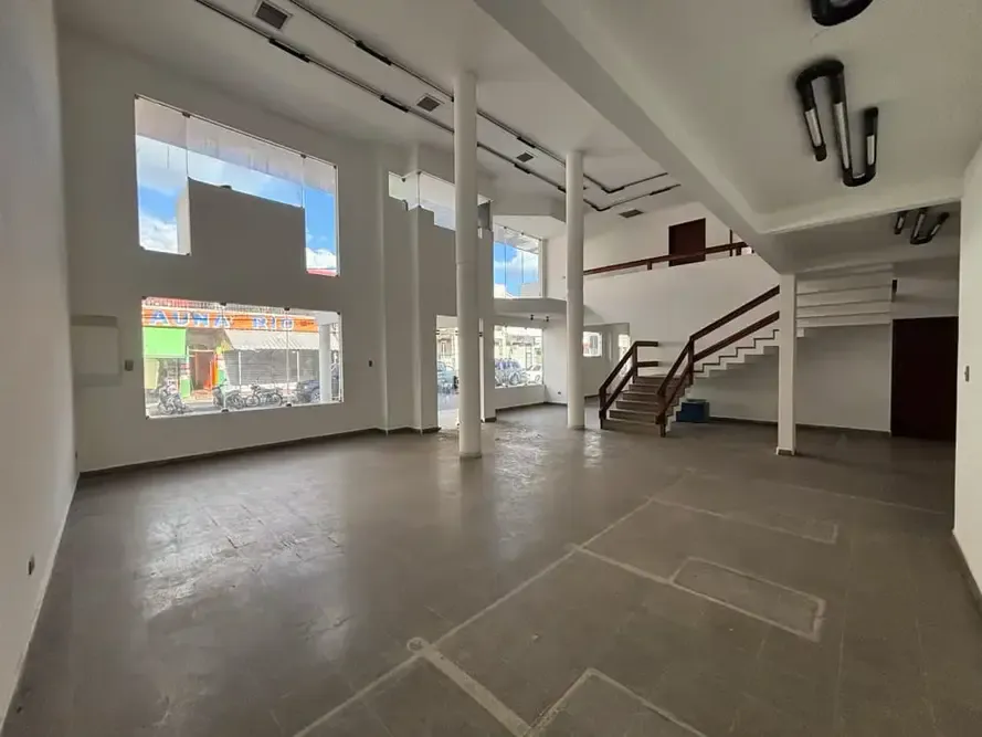 Foto 8 de Edificio Comercial en Alquiler-Montero