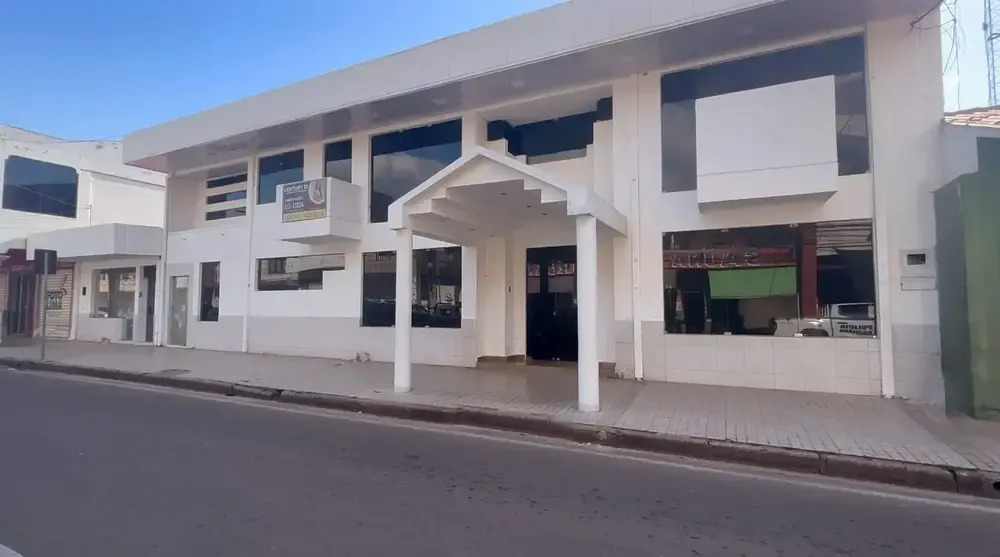 Foto 1 de Edificio Comercial en Alquiler-Montero