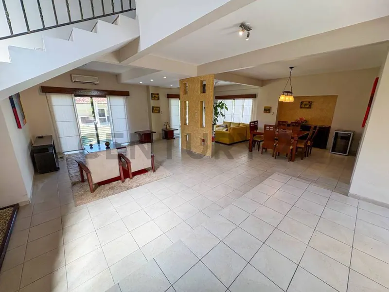Foto 19 de Casa en Alquiler en Condominio Jardines del Urubo