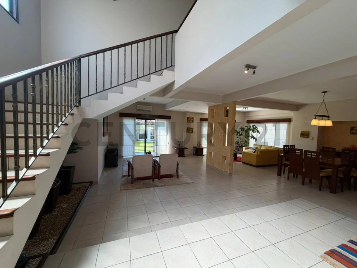 Foto 9 de Casa en Alquiler en Condominio Jardines del Urubo