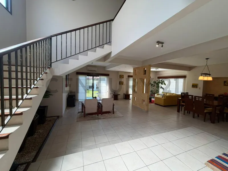 Foto 9 de Casa en Alquiler en Condominio Jardines del Urubo